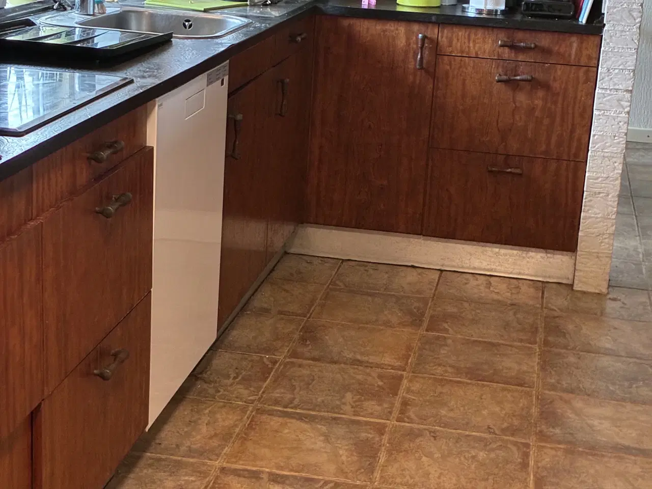 Billede 2 - Køkkenelementer og vitrineskab