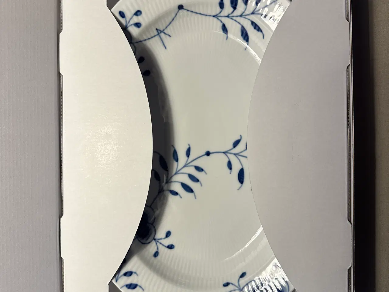 Billede 2 - Royal Copenhagen Riflet Blå Mega Fad, 36,5 cm. 