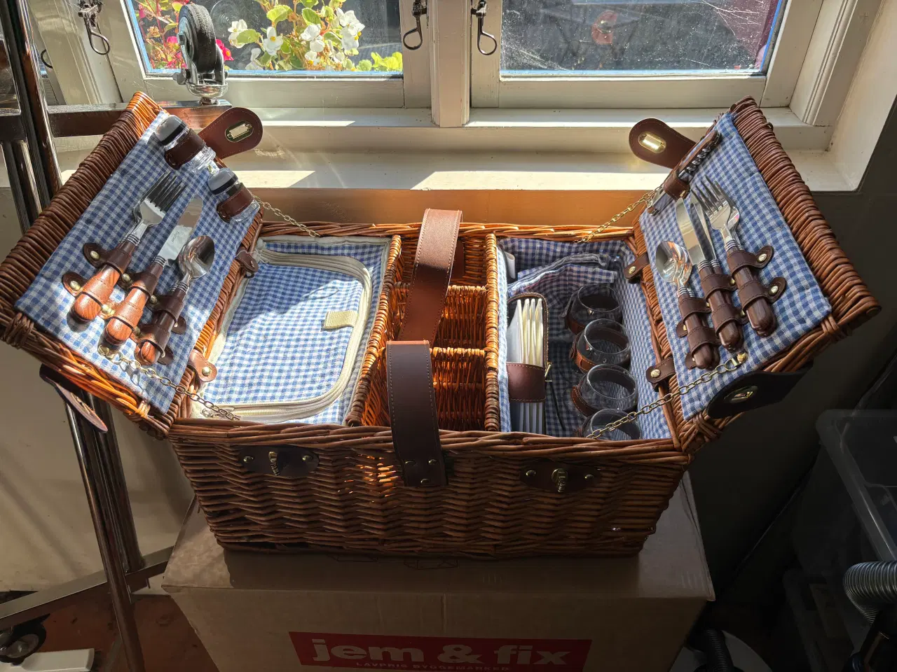 Billede 3 - Helt ny picnickurv med indhold og termotaske