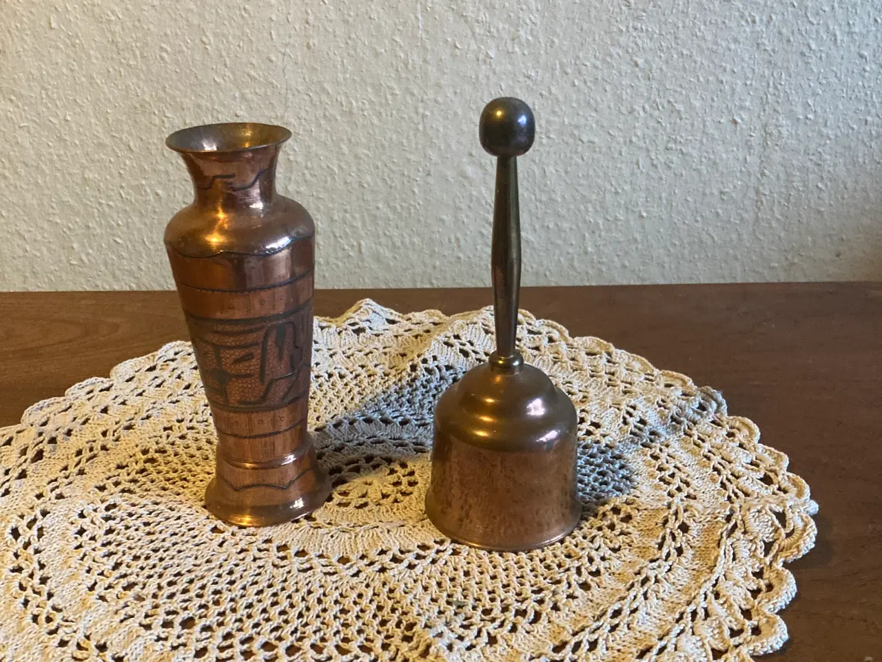 Billede 1 - Vase og klokke i kobber