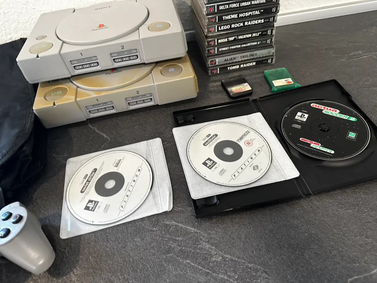 Billede 3 - Playstation 1 pakke med 2 maskiner og 20 spil