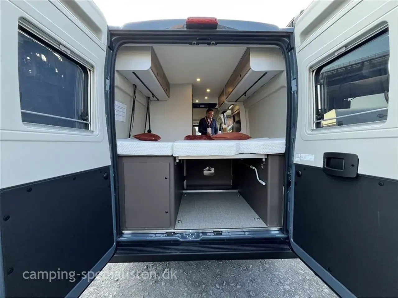 Billede 5 - 2026 - Bürstner B66 C 600 m. automatgear   NYHED! Bürstner B66 C 600 2026 - kampagne model  Aut gear 140 HK kan ses hos Camping-Specialisten.dk