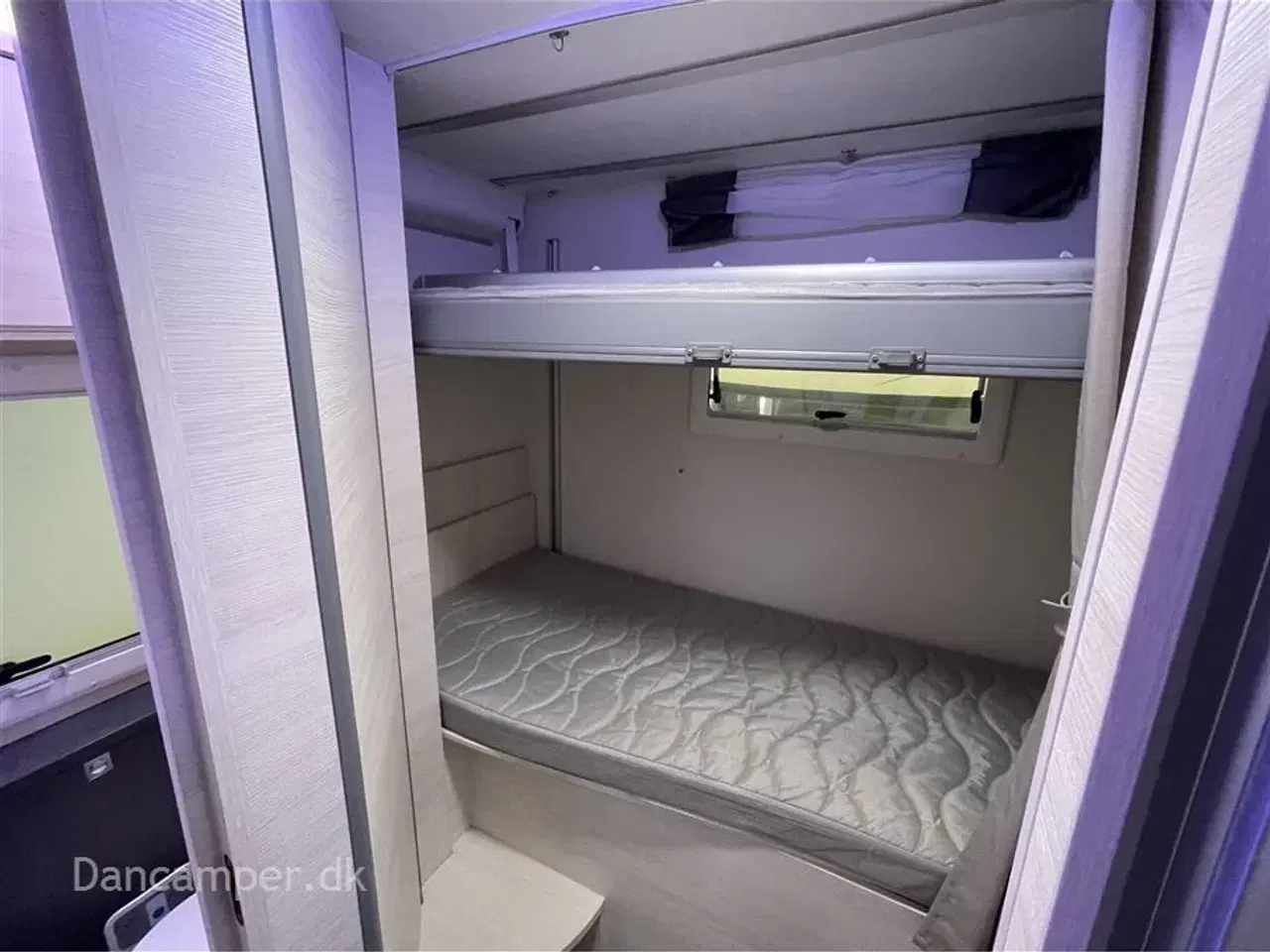 Billede 13 - 2021 - Chausson Titanium 720 Premium   Køjer samt stor dobbelt sænkeseng, 5-prs. 4 sovepladser m.mulighed for 5-6. Smart-lounge, indbygget gasfyldeflaske, markise, cykelholder, 170Hk - Aut.