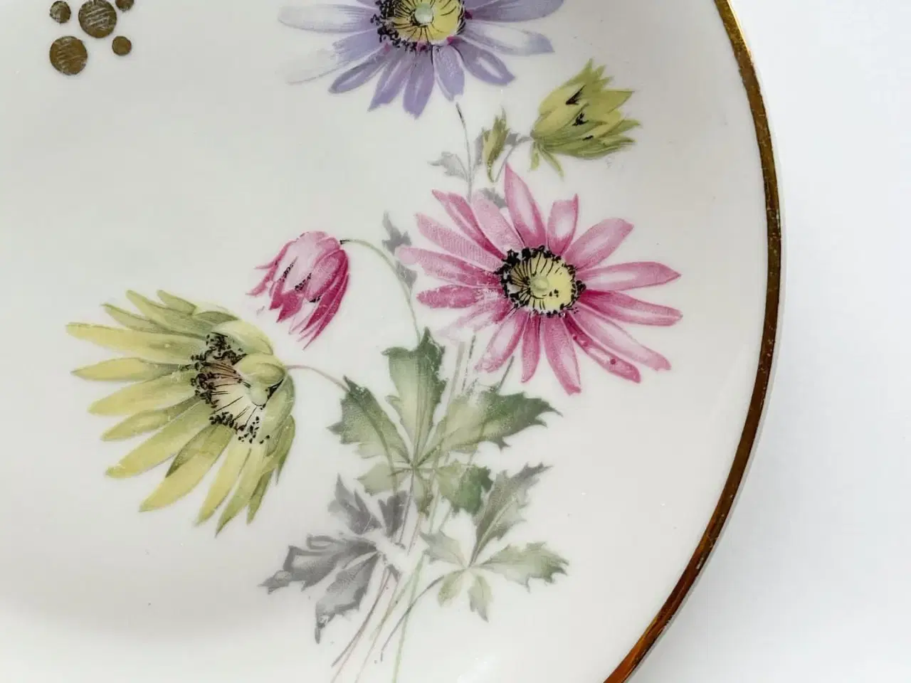 Billede 6 - Triosæt, stor kop m underkop og kagetallerken, pastelfarvede blomster