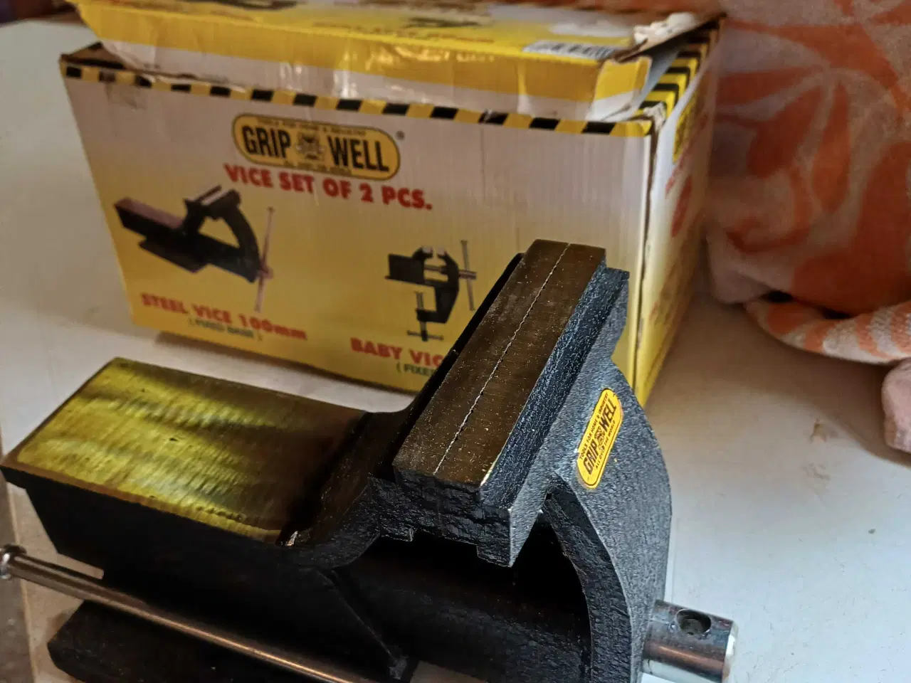 Billede 1 - Skruestik 100 mm kæber m ambolt