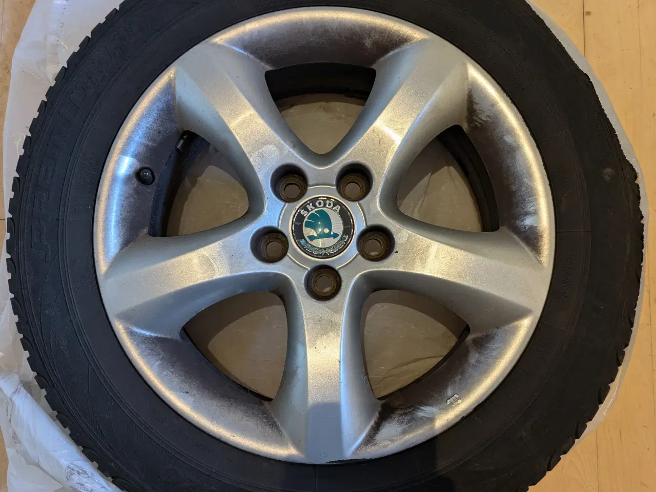 Billede 1 - Originale Skoda Fælge med dæk