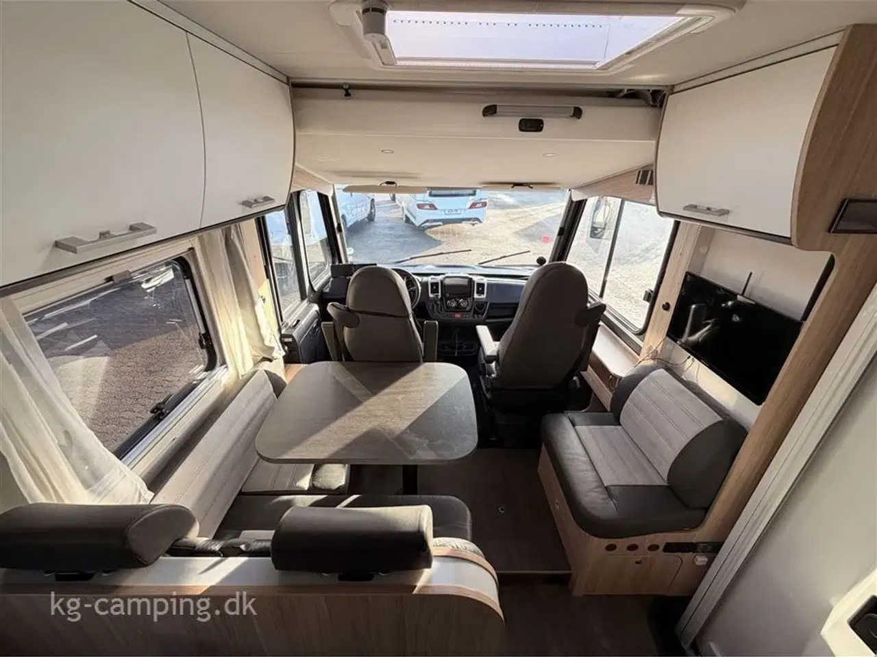 Billede 9 - 2021 - SunLight I 68 Adventure Edition   Topudstyret autocamper med bla. Clesana toilet - Ektra webasto oliefyr - Klimaanlæg - Maxxfan osv...