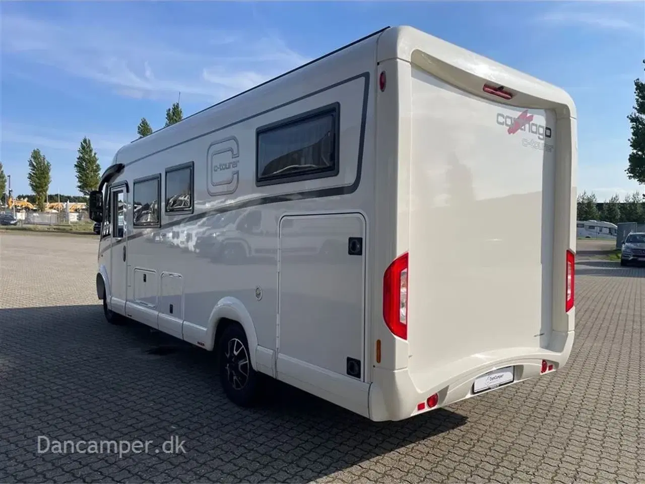 Billede 2 - 2020 - Carthago c-tourer I 144 LE   Fuldintegreret autocamper med solcelle, el-markise, dobbelt bund og DuoControl