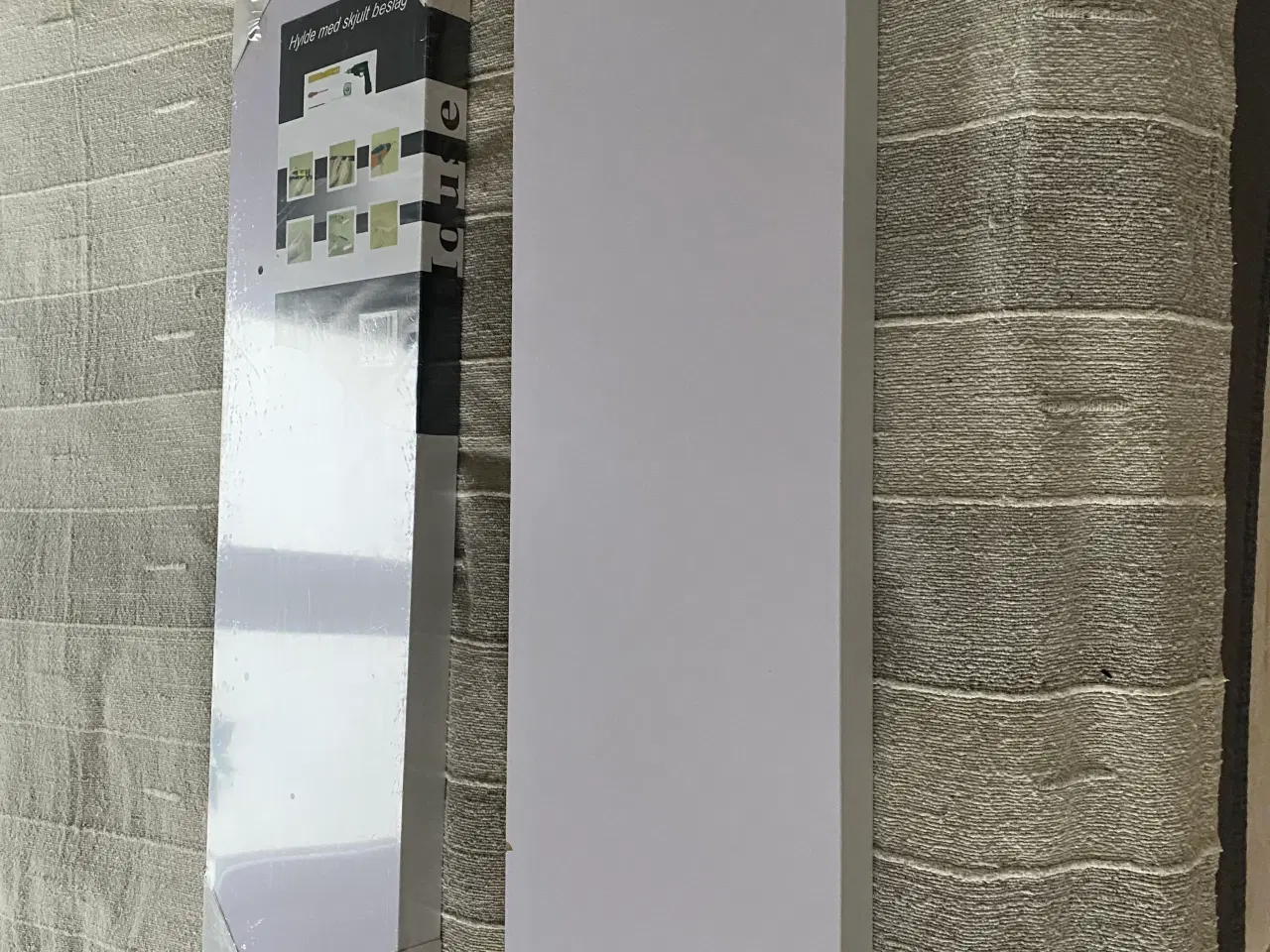 Billede 3 - Svæve hylder 2 hvide og 2 sorte