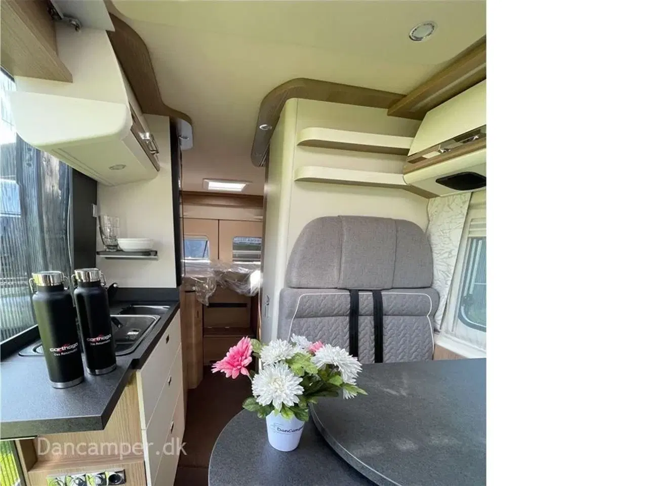 Billede 12 - 2024 - Carthago van 640 LE GT   MESSEPRIS kr. 1.099.900,- SPAR kr. 156.630,- Topmodel - enkeltsenge, Ko-øje-vinduer i bag, 9-trins automatgear, skiltegenkendelse, fjernlysassistent, navigation, Pioneer mediacenter, m.m.m.