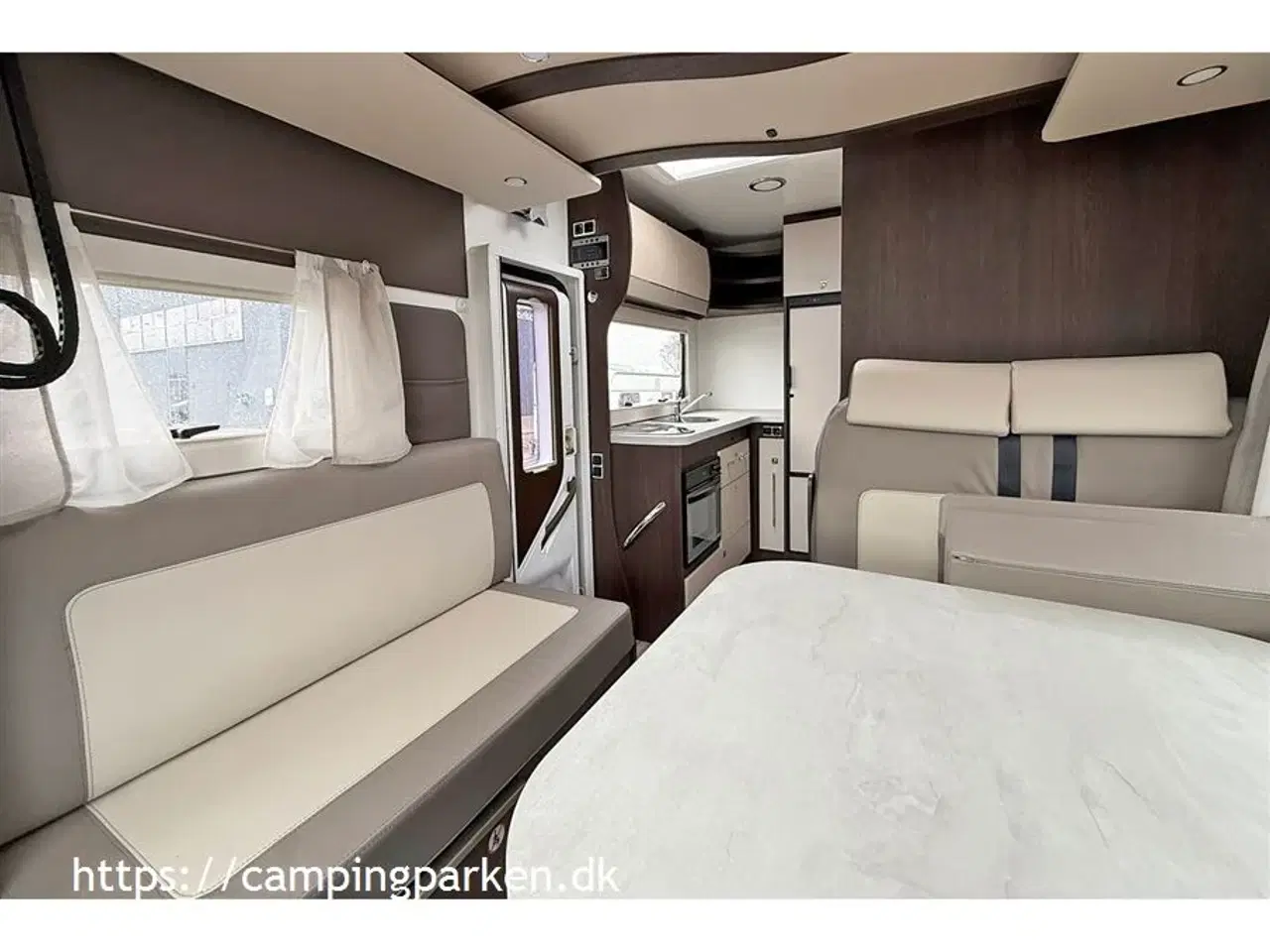 Billede 6 - 2021 - Benimar Tessoro 481   Kort autocamper med stor siddegruppe, totallængde kun 5,99 m.