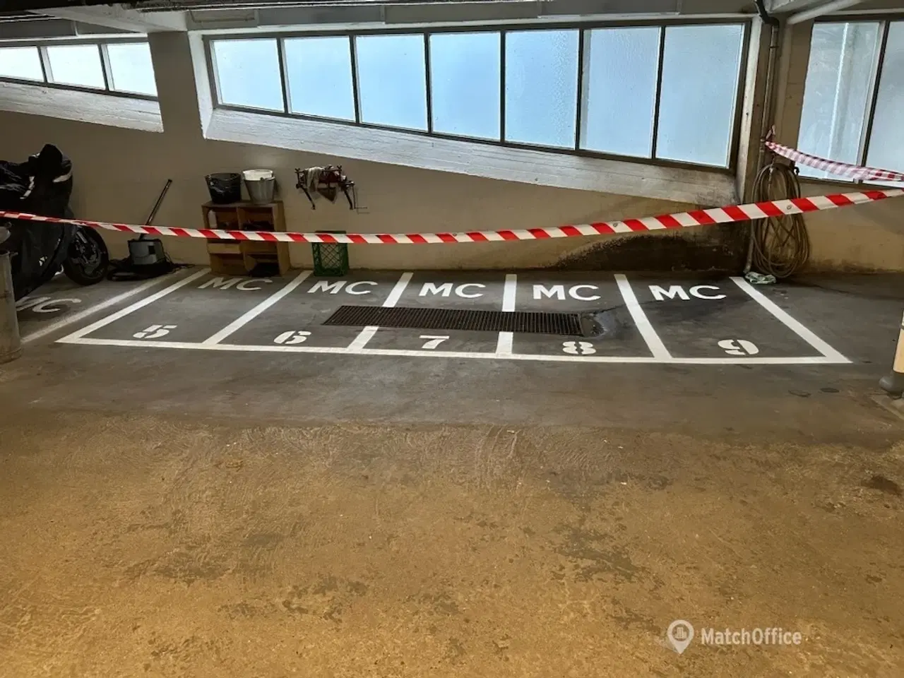 Billede 4 - MC Parkeringsplads i aflåst p-kælder