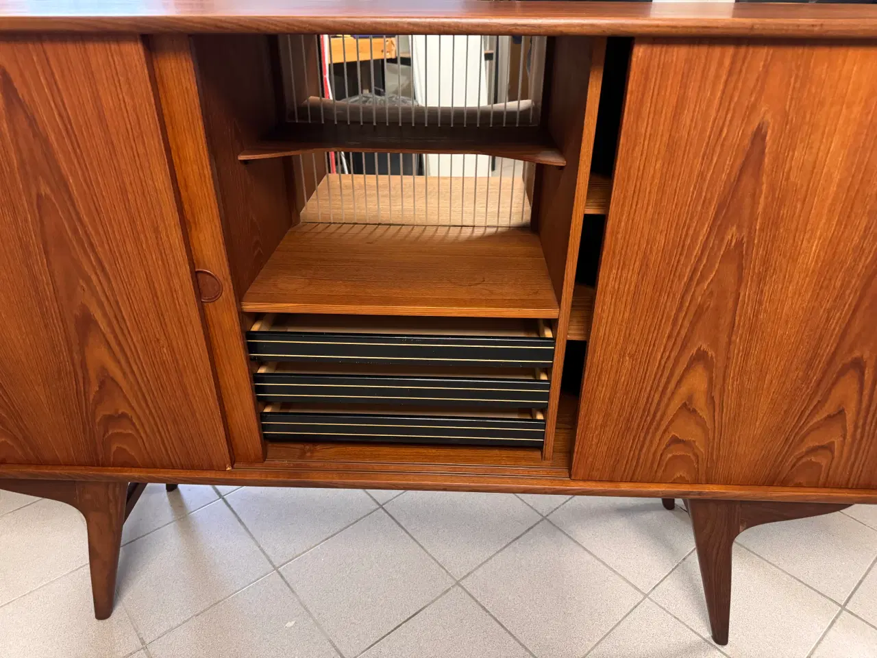 Billede 2 - Skænk i teaktræ