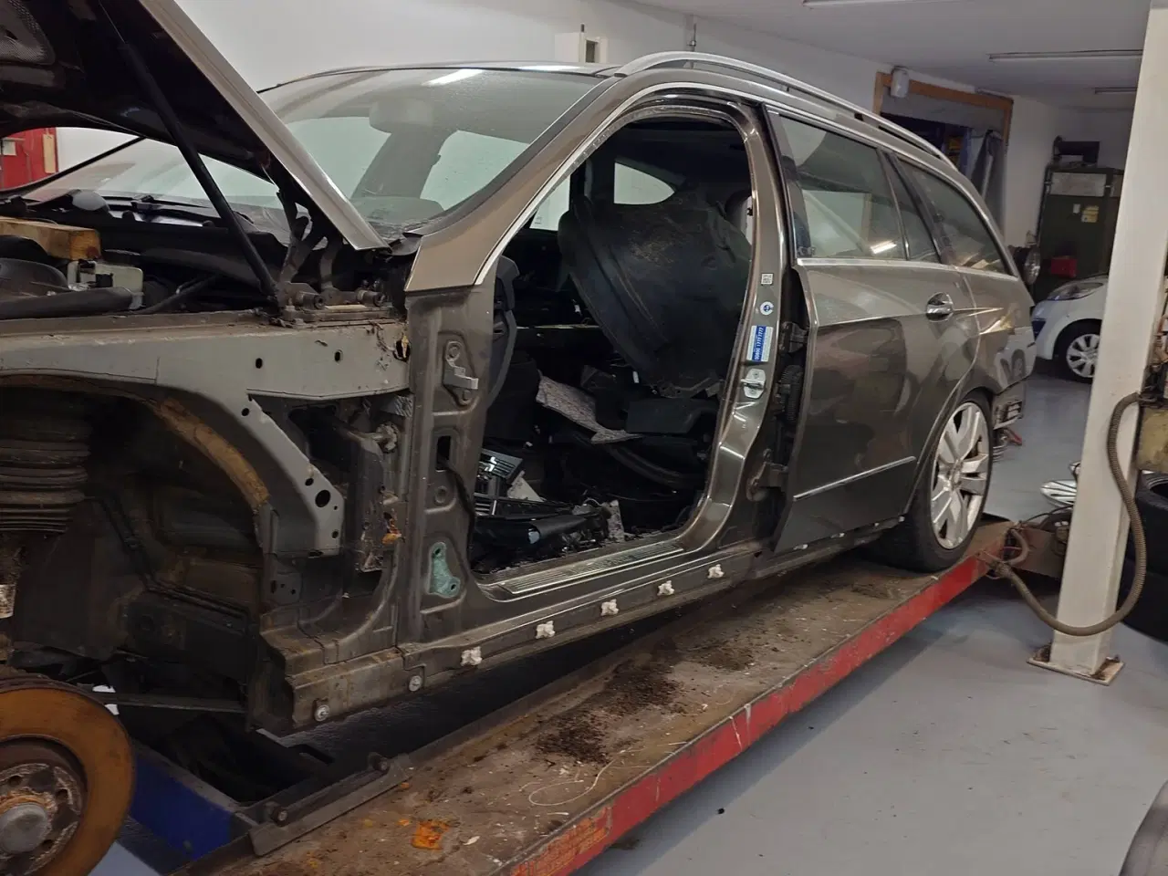 Billede 5 - mercedes w 212 årg 2012 masser af dele sælges.