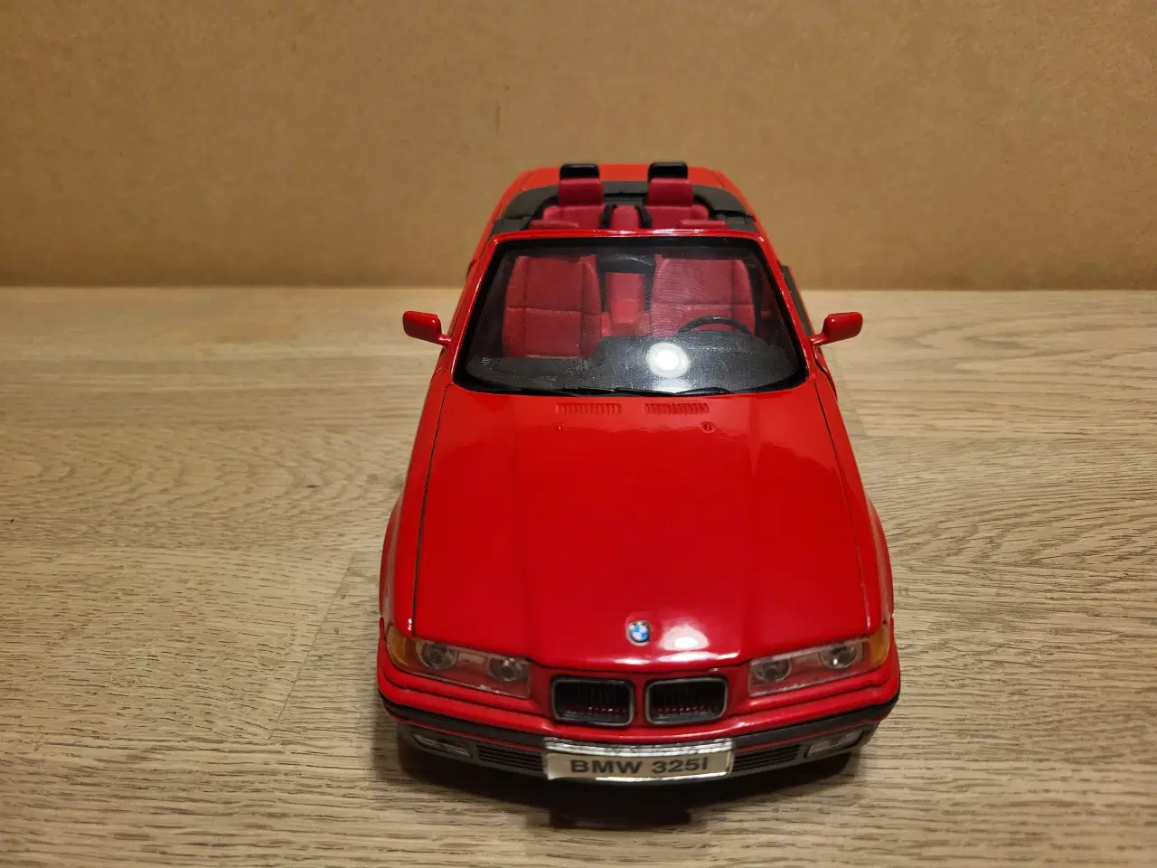 Billede 6 - Modelbil. BMW 325i Convertible (1993) Skala 1/18