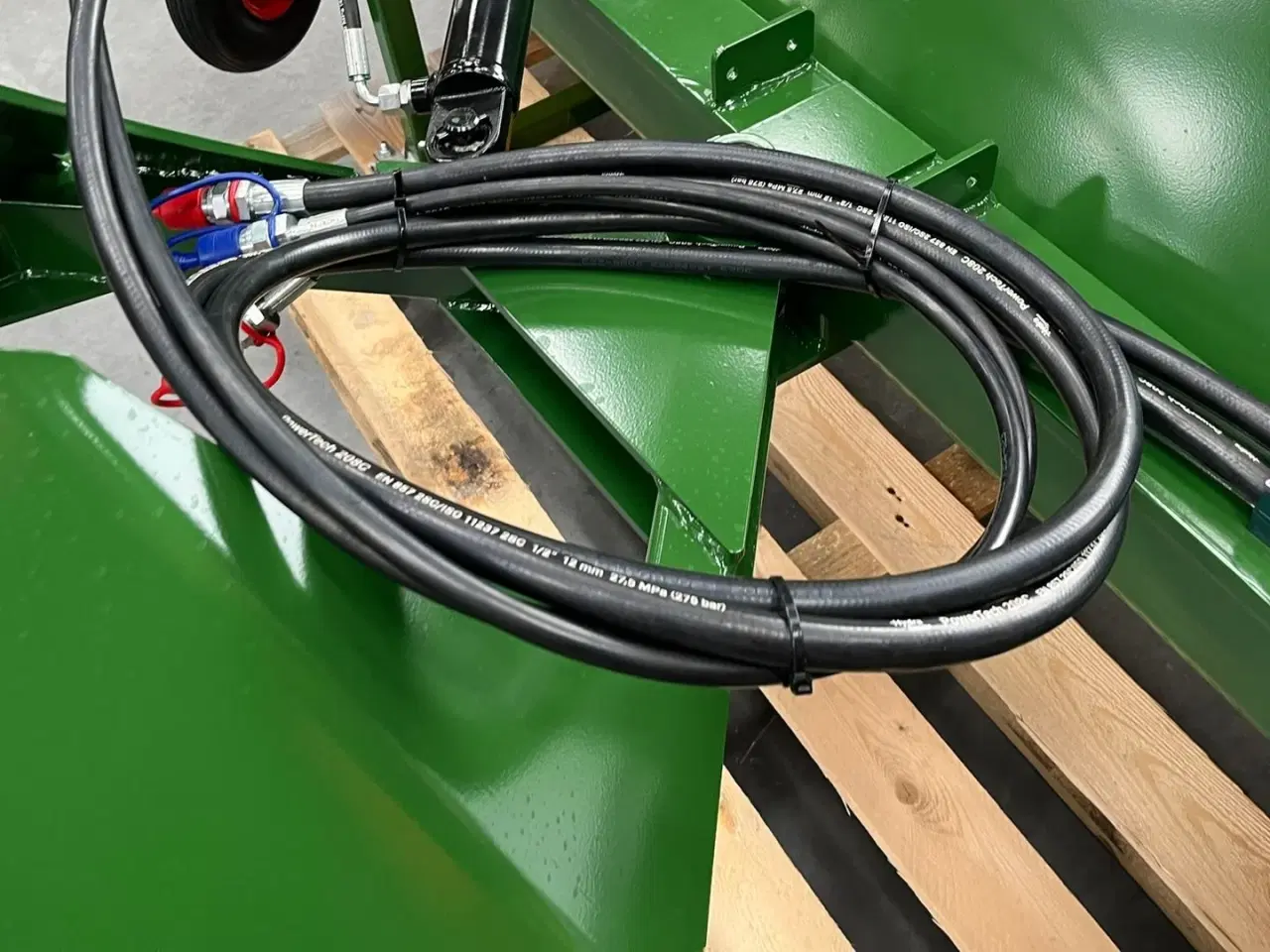 Billede 10 - Thyregod TK 2800 med nylon børster og hydraulisk sving. brede 2800 og feje brede 2500