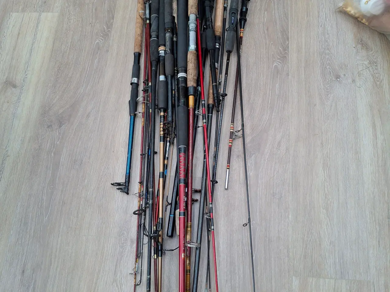 Billede 1 - SØGES STÆRKT DEFEKT FISKEUDSTYR