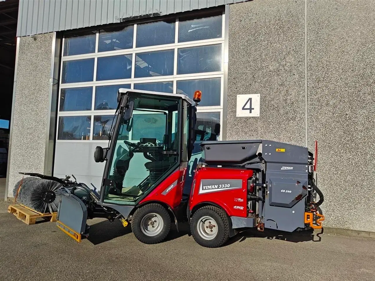 Billede 1 - Timan 3330 4WD MEGET PÆN STAND - KOST; V-PLOV, SPREDER