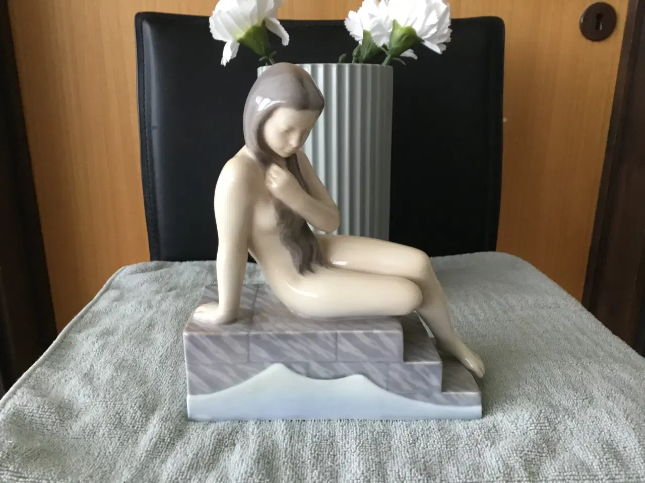 Billede 2 - Flot pige figur i porcelæn