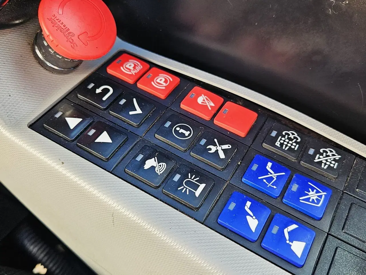 Billede 18 - Manitou ULM 415 H / som ny / inkl. redskaber / kan køres på trailer