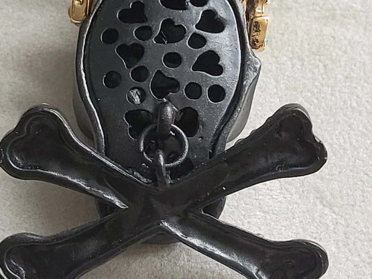 Billede 3 - Halskæde retro skull "diamanter"