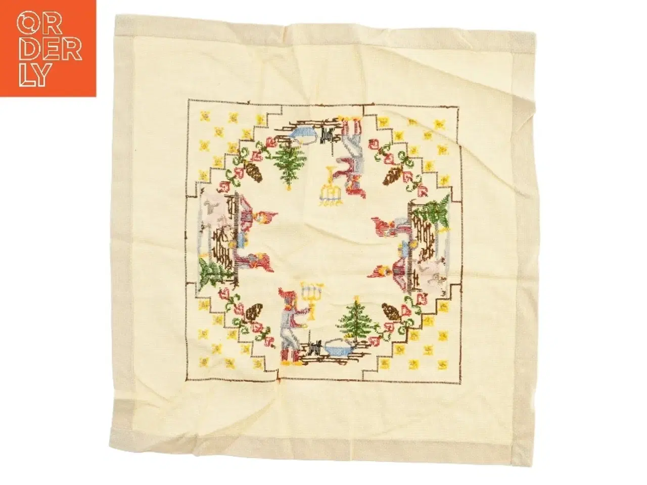 Billede 2 - Broderet dug med julemotiver (str. 50x52 cm)