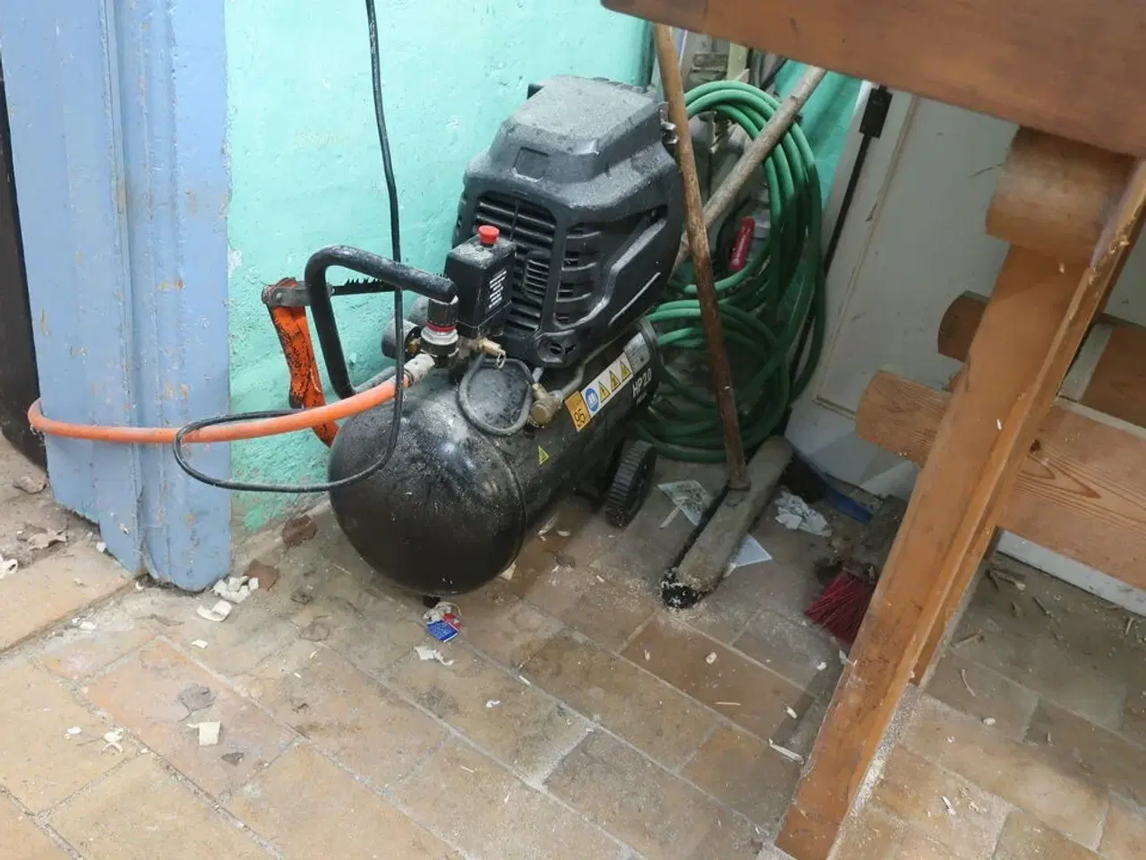 Billede 24 - Ryd hele værkstedet for løse dele