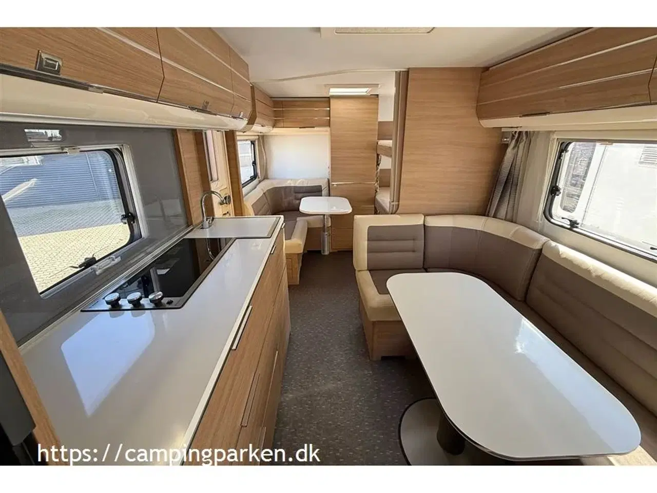 Billede 3 - 2017 - Adria Adora 613 PK   Ideel familevogn med mange sovepladser, 3 langsgående køjesenge og dobbeltseng
