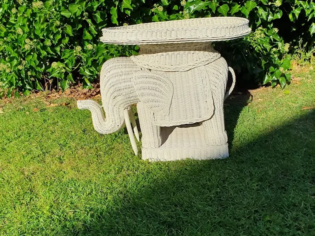 Billede 2 - Bakkebord. Bambus elefant.