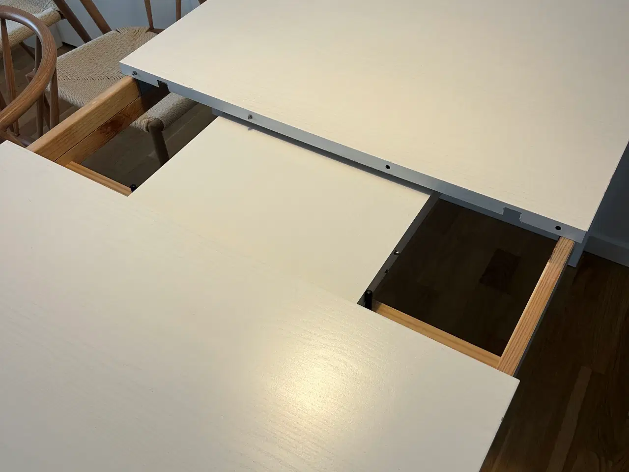 Billede 2 - Spisebord med to tillægsplader