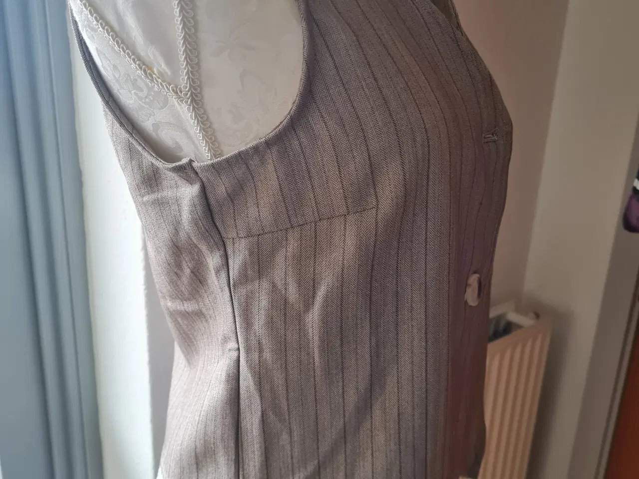 Billede 2 - Ny vest str XS 34 fra Bi IC