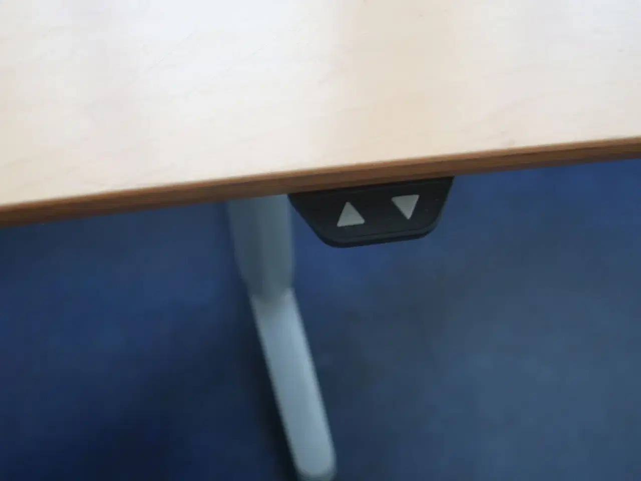 Billede 12 - 4 stole, el/hævesænkebord m.v.