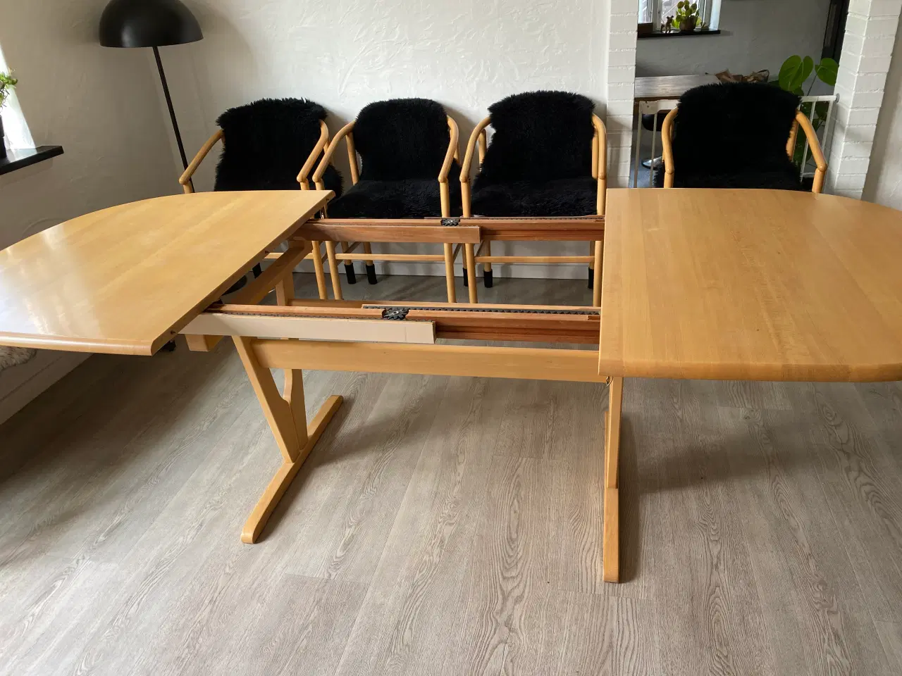 Billede 7 - Spisebord til 2 plader med 8 stole