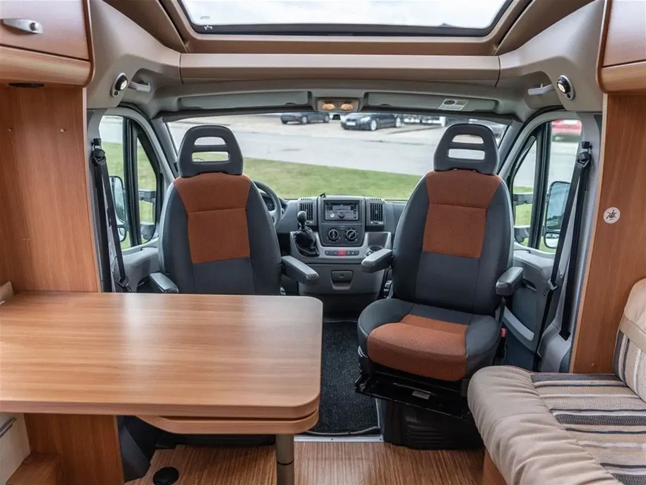 Billede 4 - 2012 - Knaus Sport 700 TI   Knaus 700 Sport – Veludstyret og klar til nye eventyr! Sælges til CVR