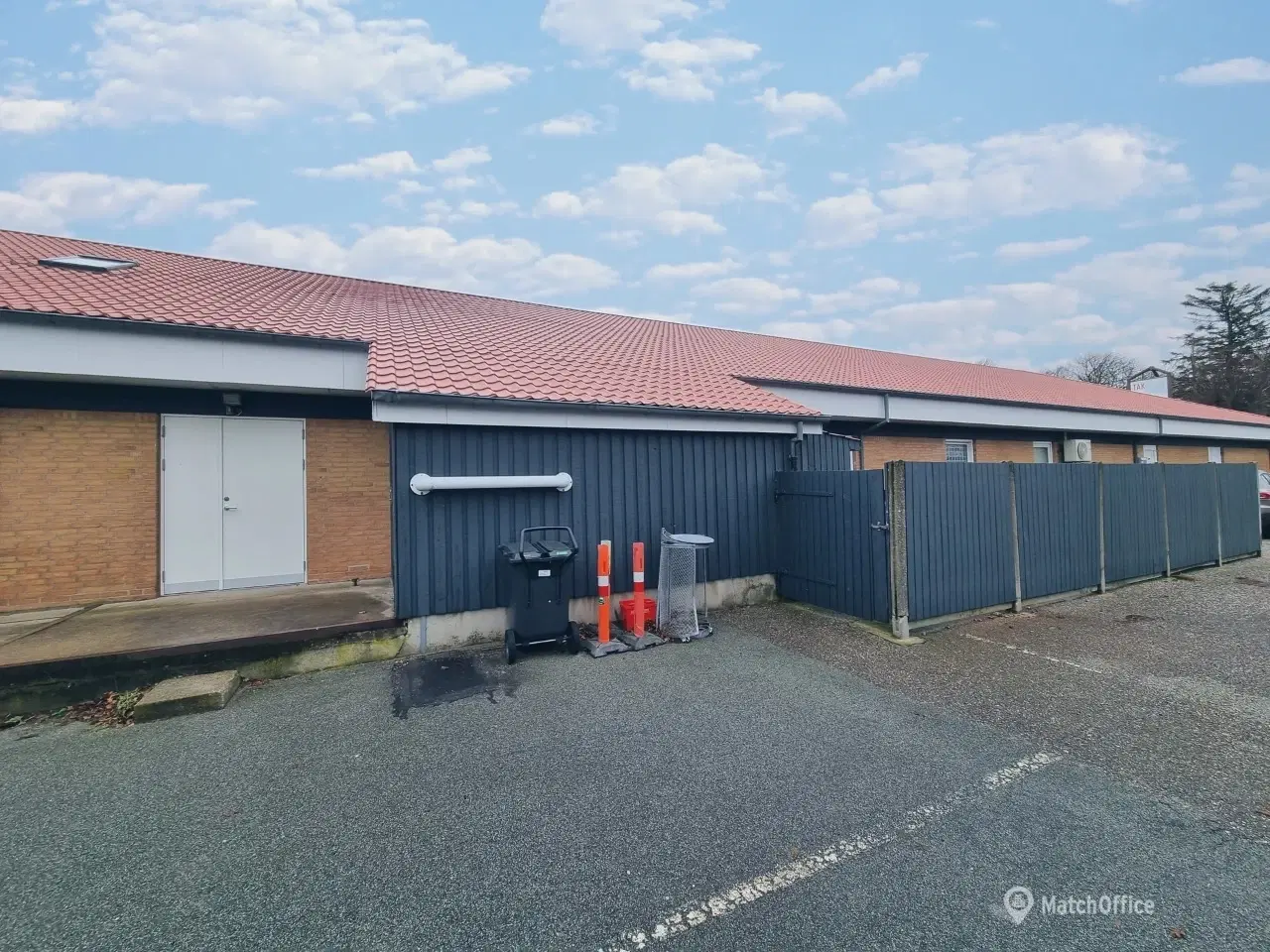 Billede 1 - Velbeliggende butik på 237 kvm - med ekstra 200 kvm opbevaringsplads