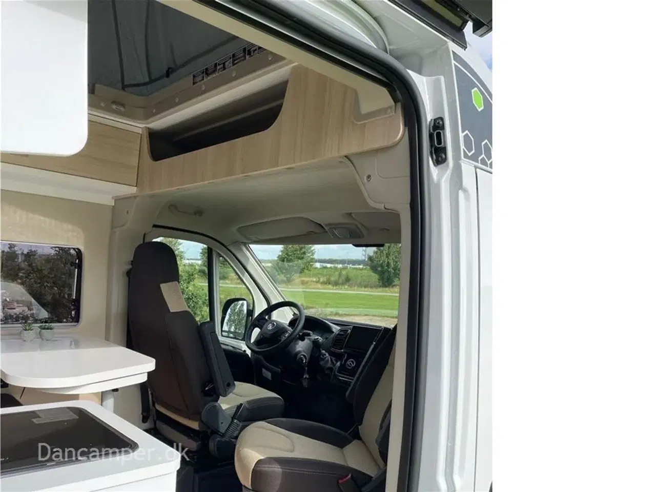 Billede 11 - 2024 - Chausson First Line V594 Pop-Up   Den korte van nu med pop-up tag. 140Hk. Tilbehørspakke, Connectpakke, Articpakke, markise og solpanel.