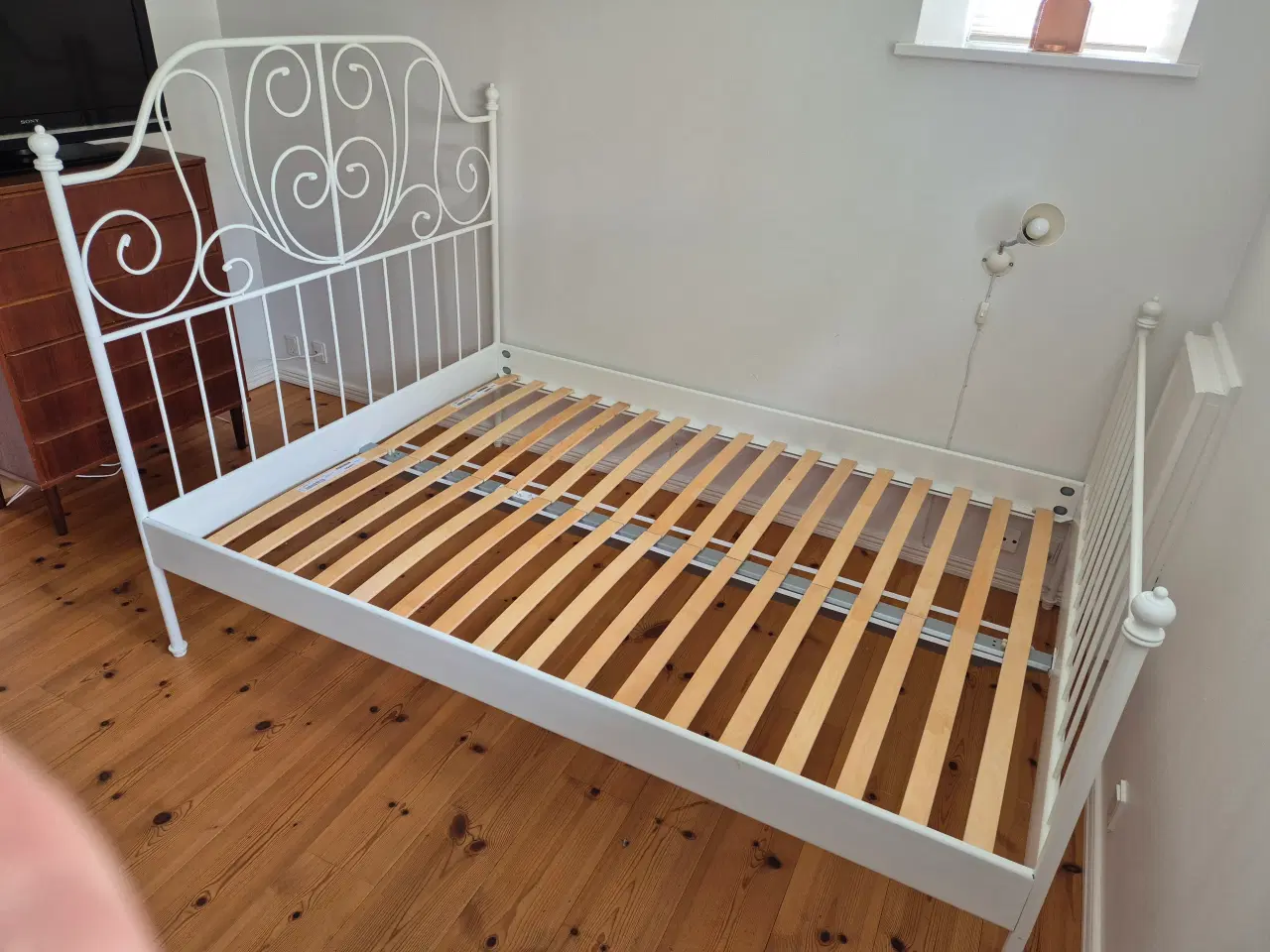 Billede 1 - IKEA seng 140*200 - uden madras