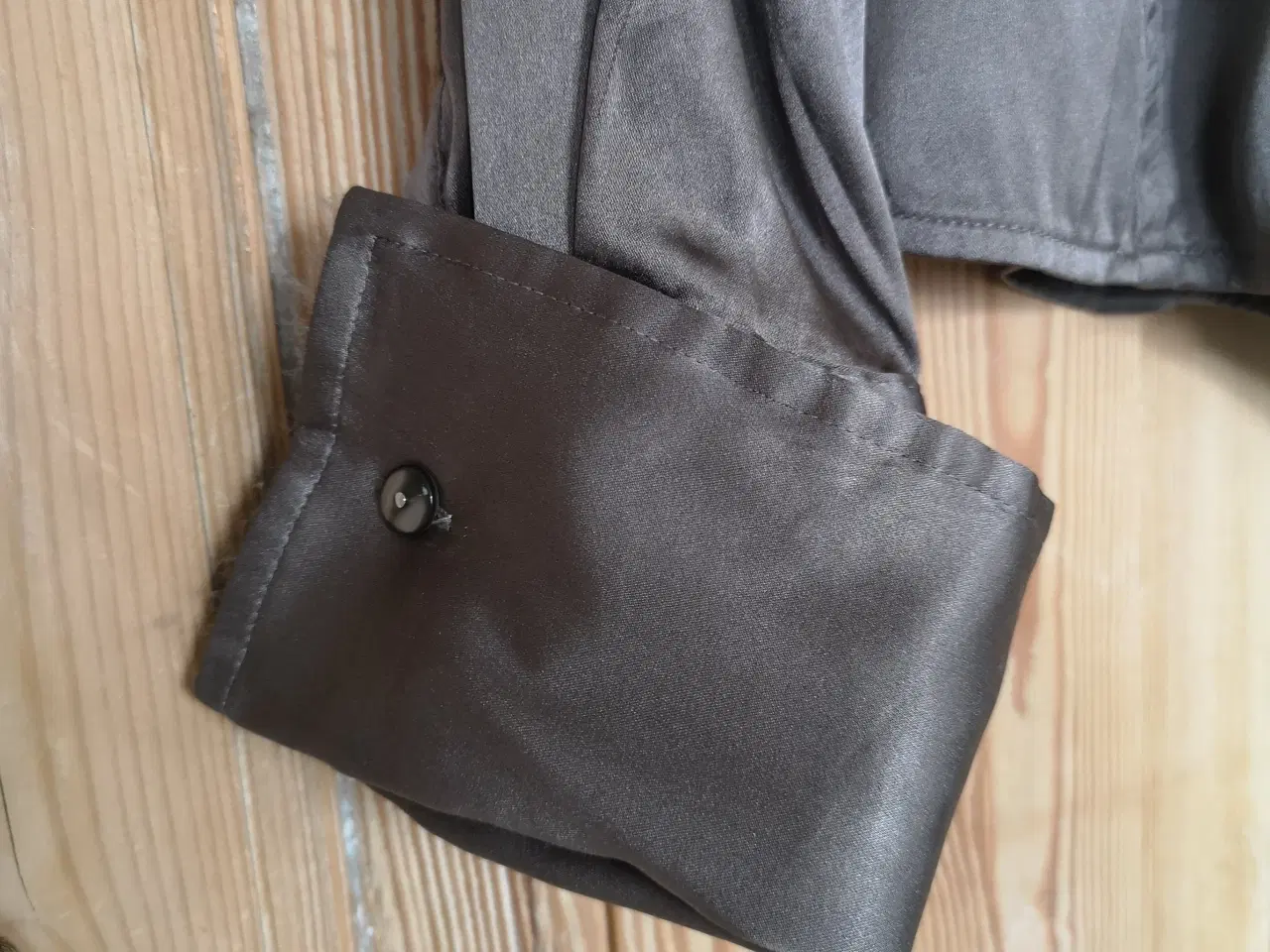 Billede 3 - Silkeskjorte str 38