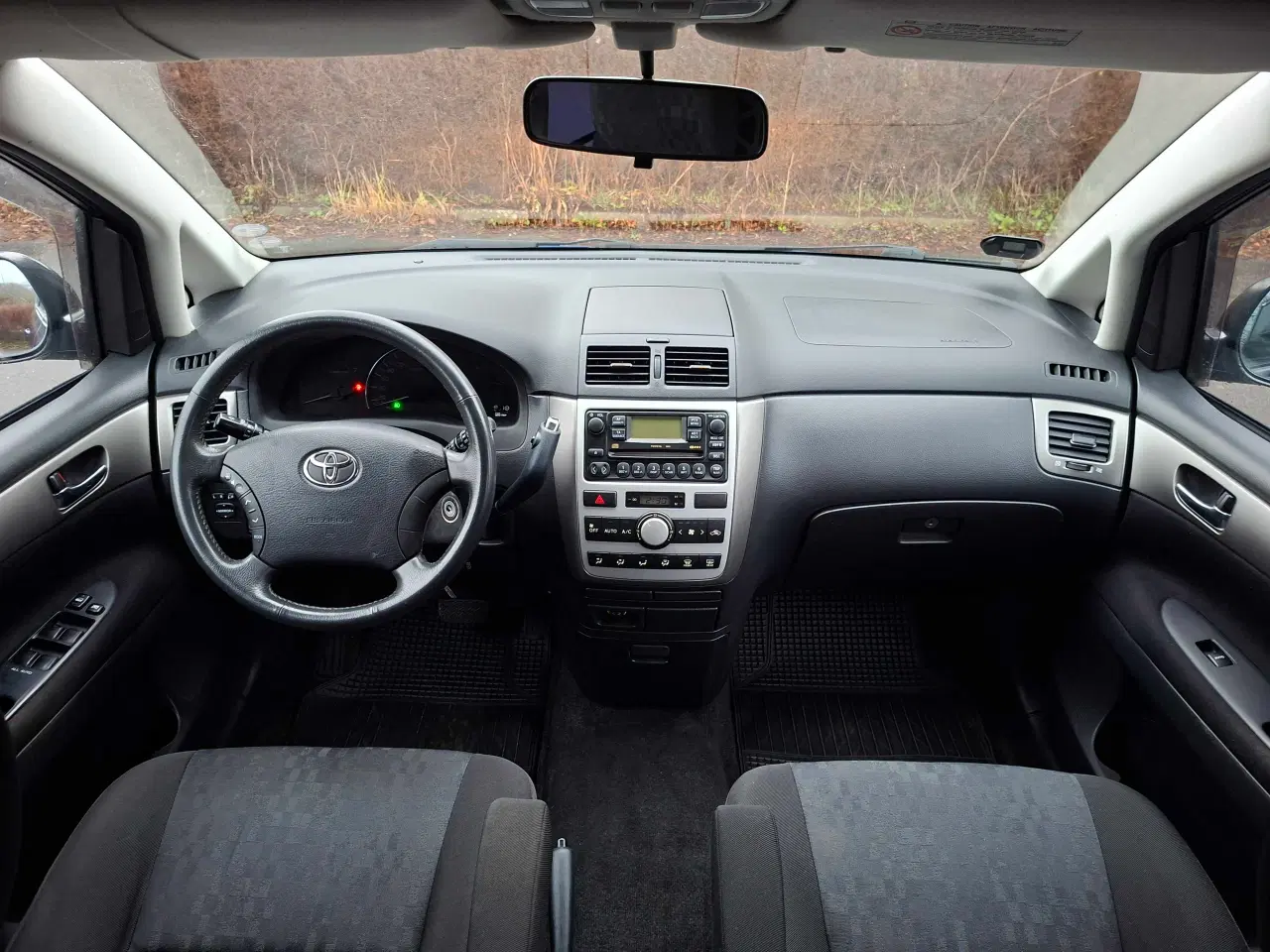 Billede 7 - Toyota Sportsvan - Nysynet, nedvejet og lav km.