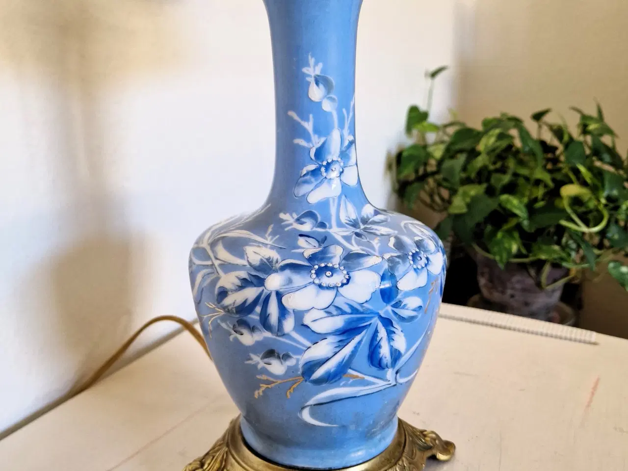Billede 4 - Flot bordlampe i porcelæn