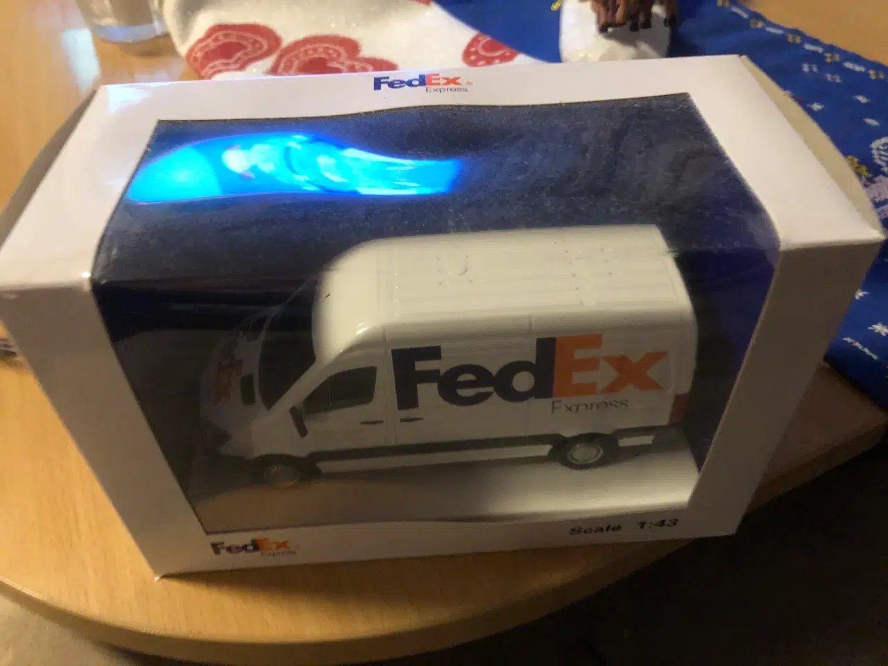 Billede 2 - 1:43 Mercedes Sprinter Fed Ex