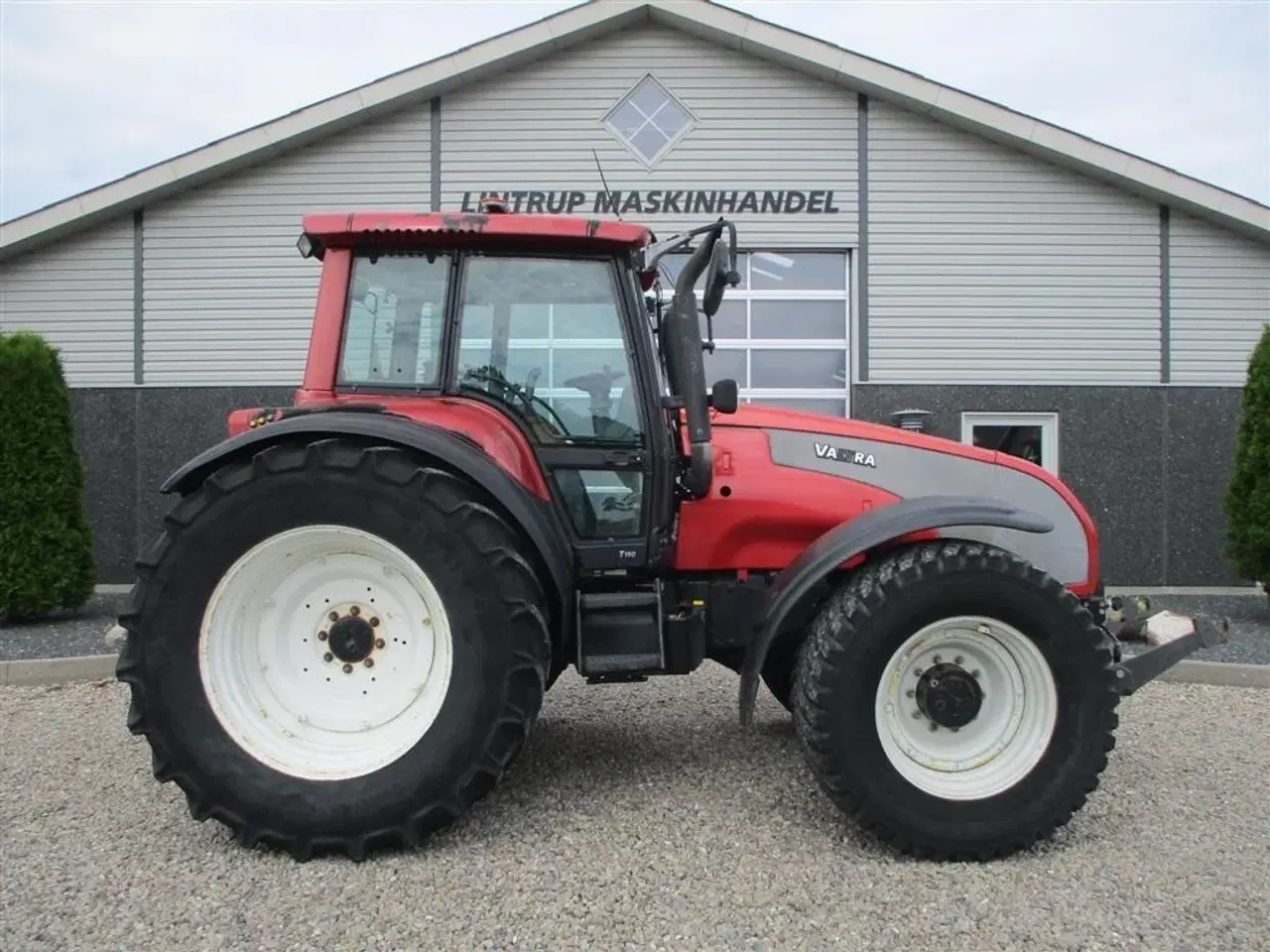 Billede 12 - Valtra T190 Med frontlift og affjedret foraksel