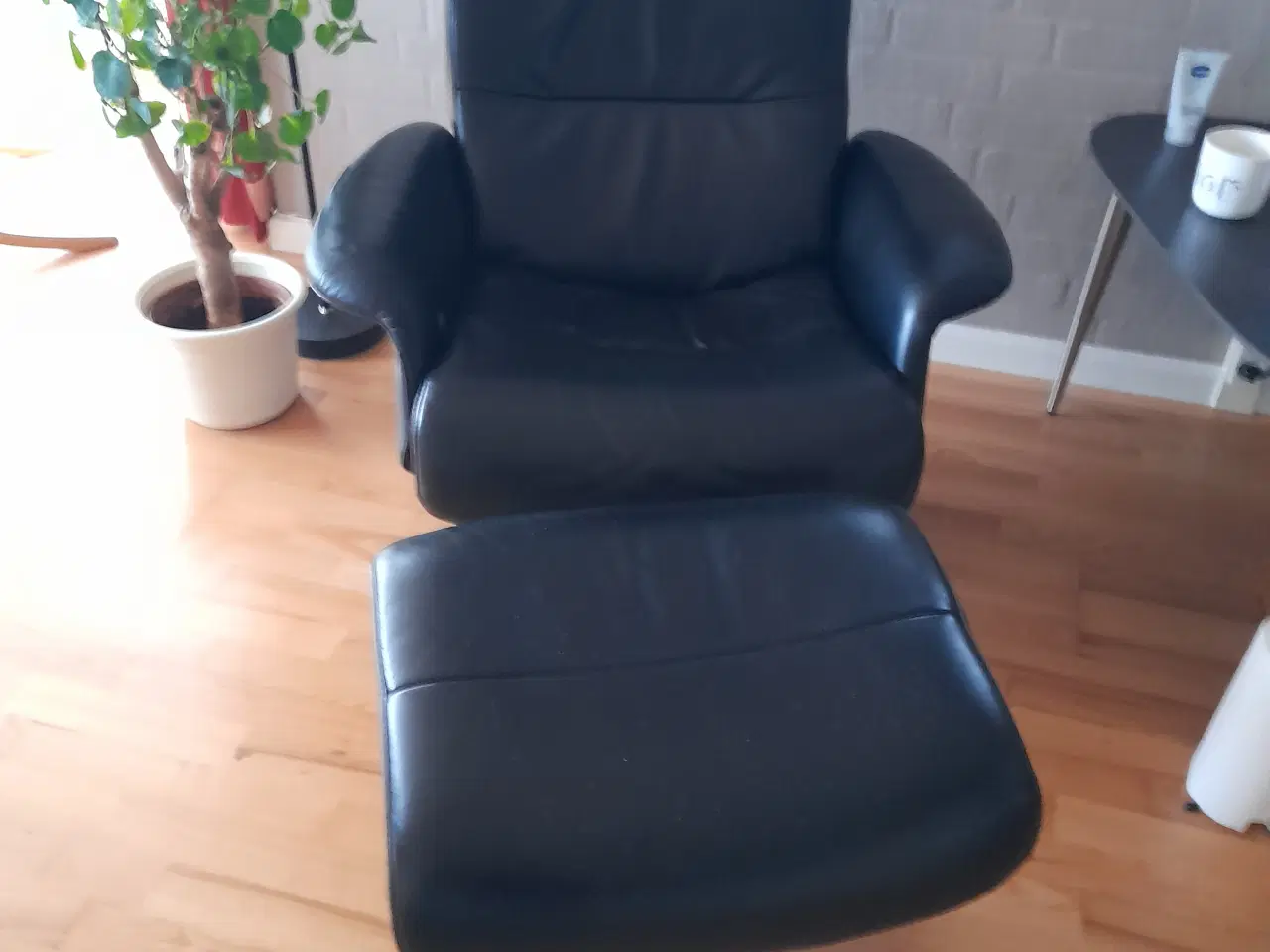 Billede 1 - Sorte læder drejestole med skammel