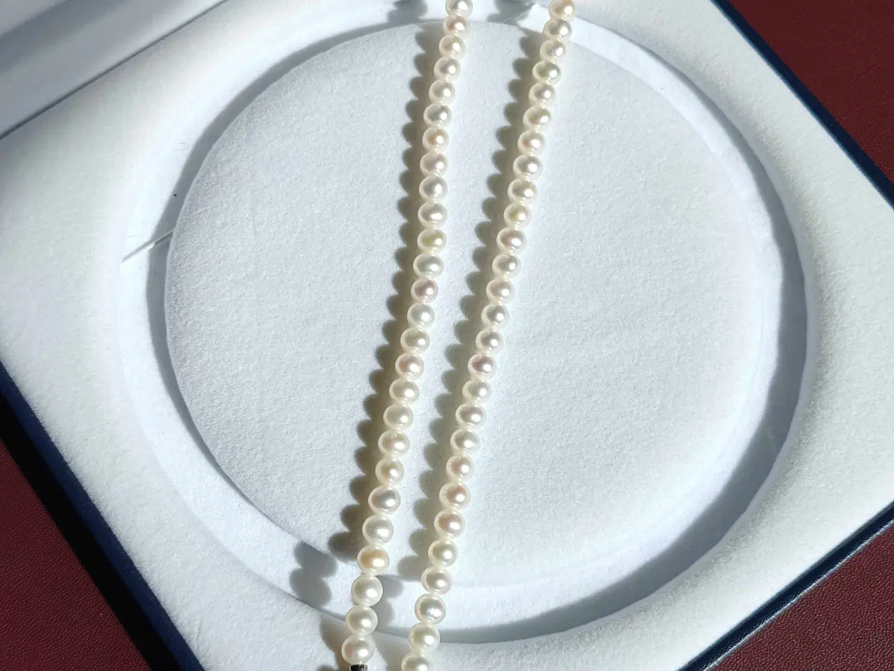 Billede 1 - Perlehalskæde med hjertevedhæng