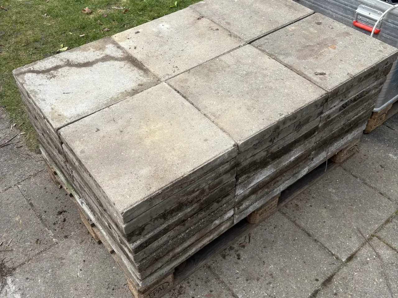 Billede 2 - GRATIS havefliser 40x40x5 cm