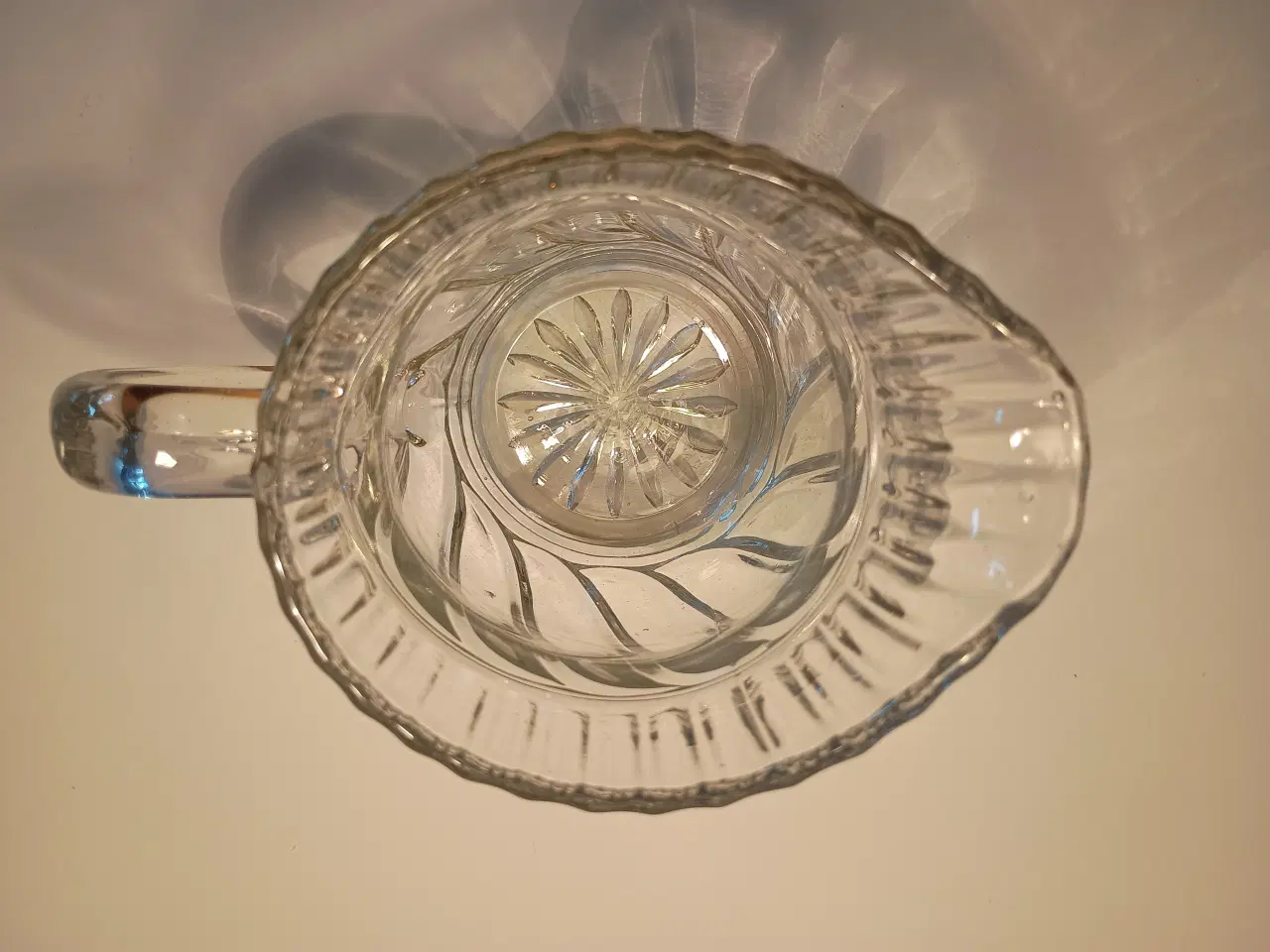 Billede 5 - Gammel glaskande i presset glas