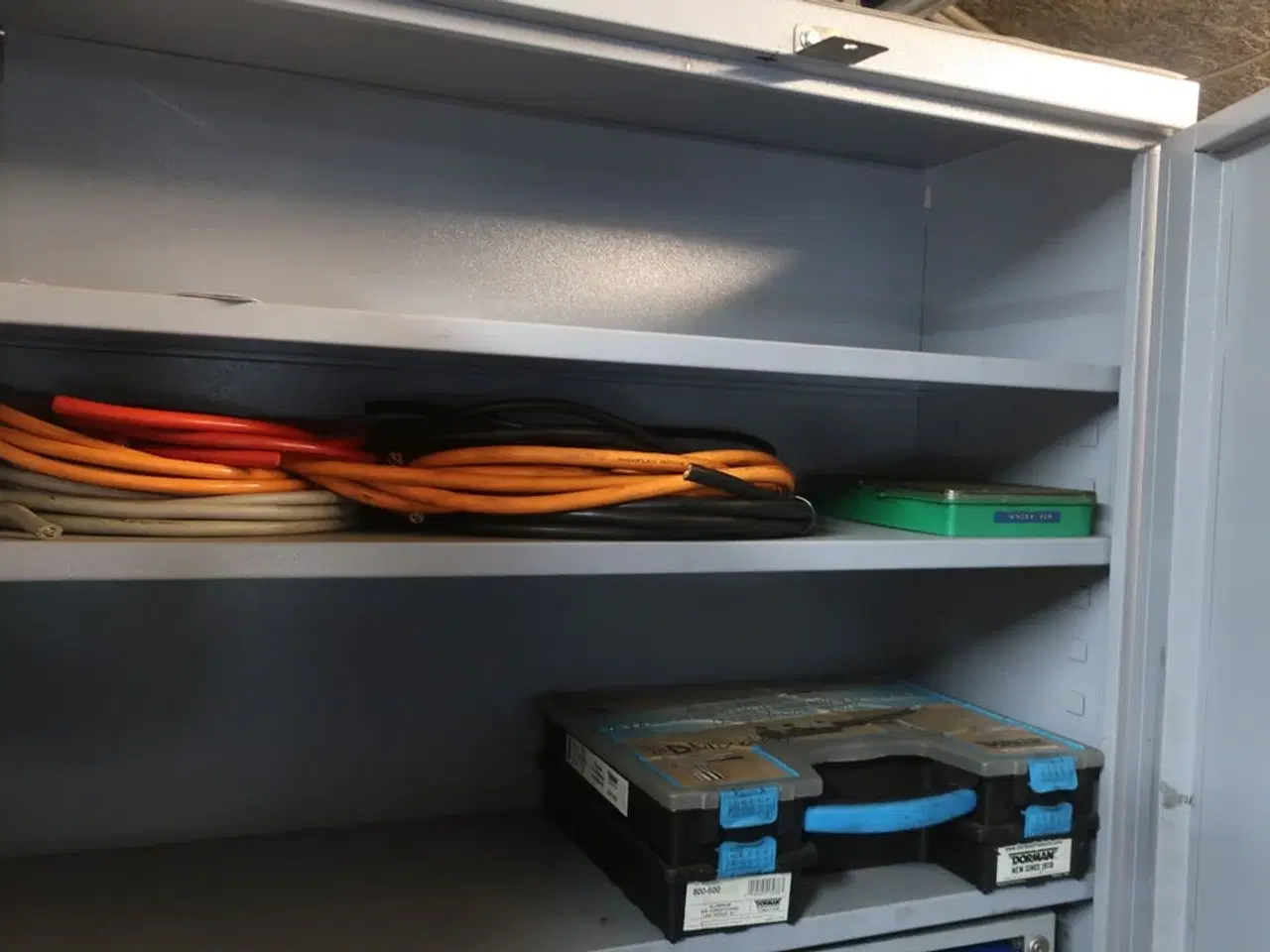 Billede 3 - Kemiskab med indhold