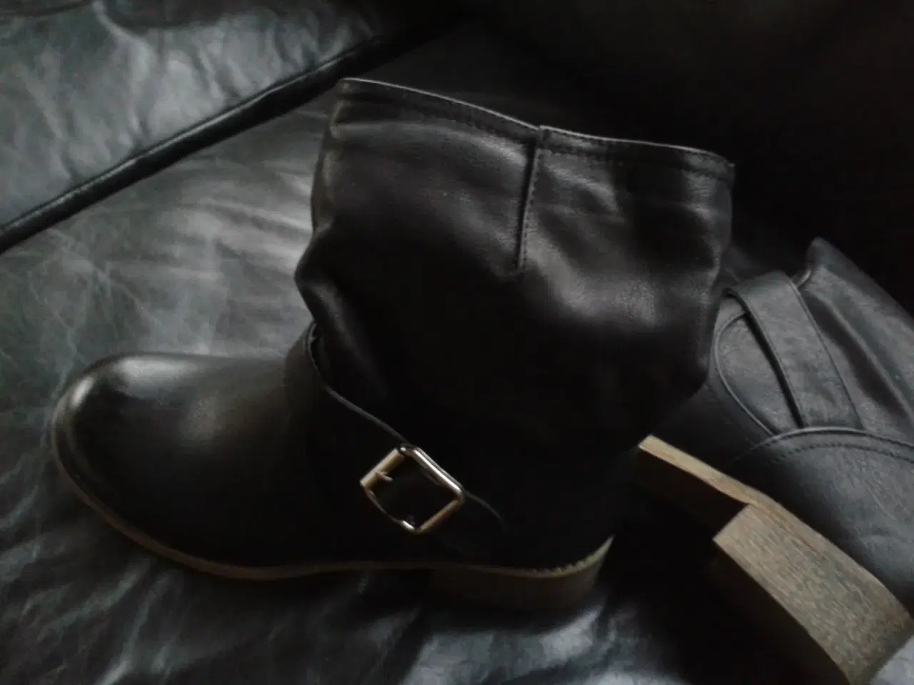 Billede 1 - Sort  Ankelstøvle i læder 