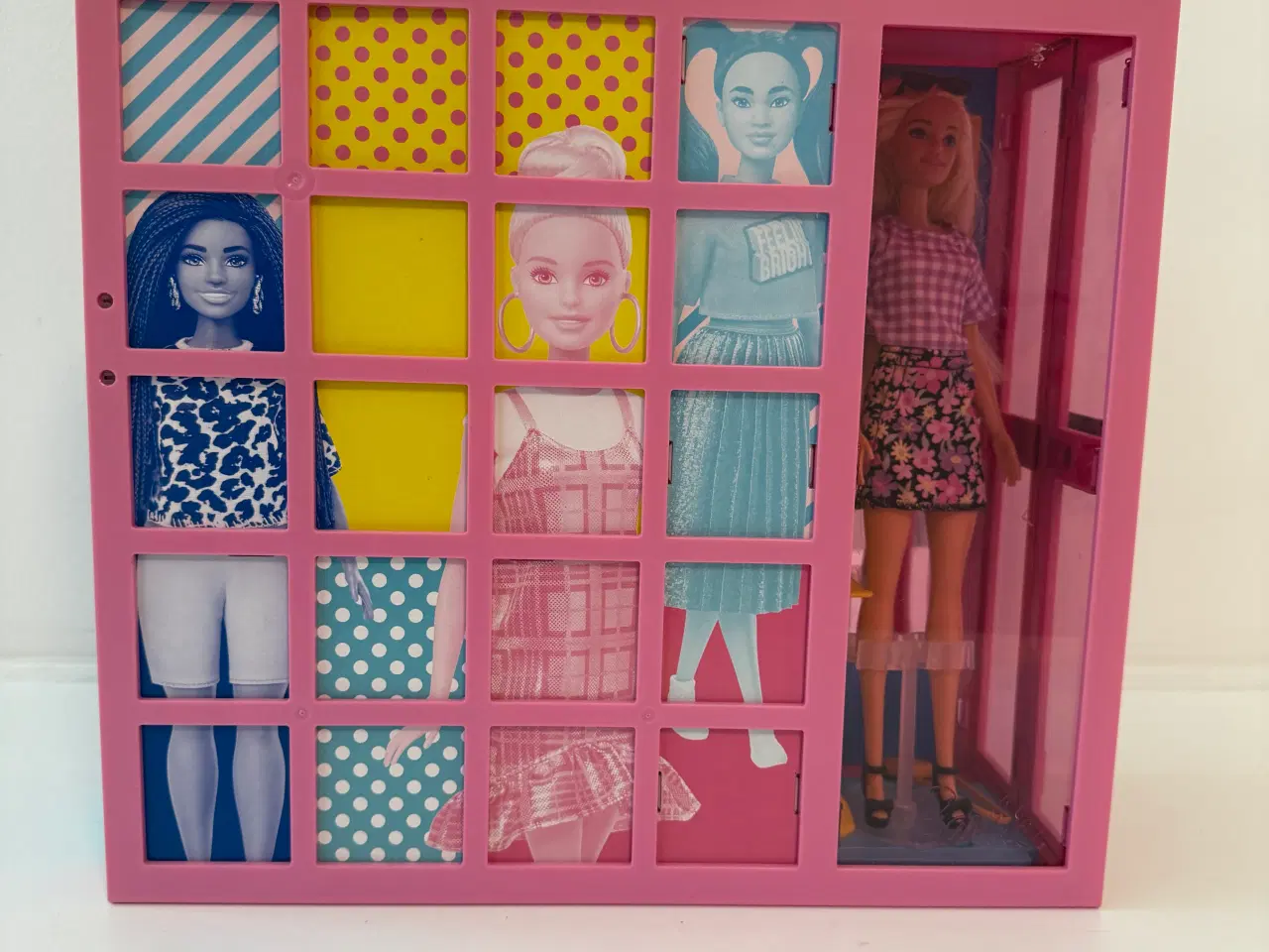 Billede 5 - Barbie klædeskab, dukke, tøj