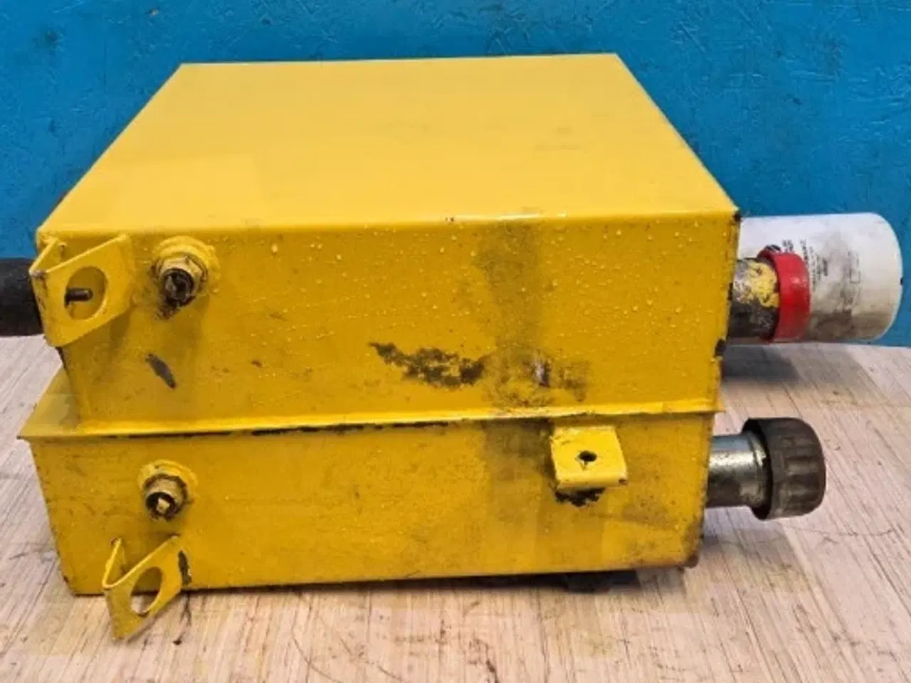 Billede 4 - New  Holland TX68 Hydrauliktank 84000629